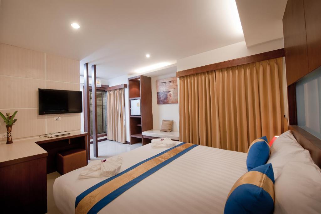 Hotel Blue Sky Patong Habitación foto