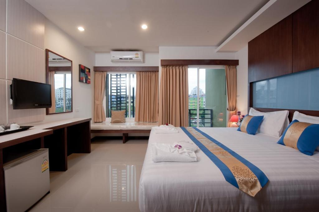 Hotel Blue Sky Patong Habitación foto