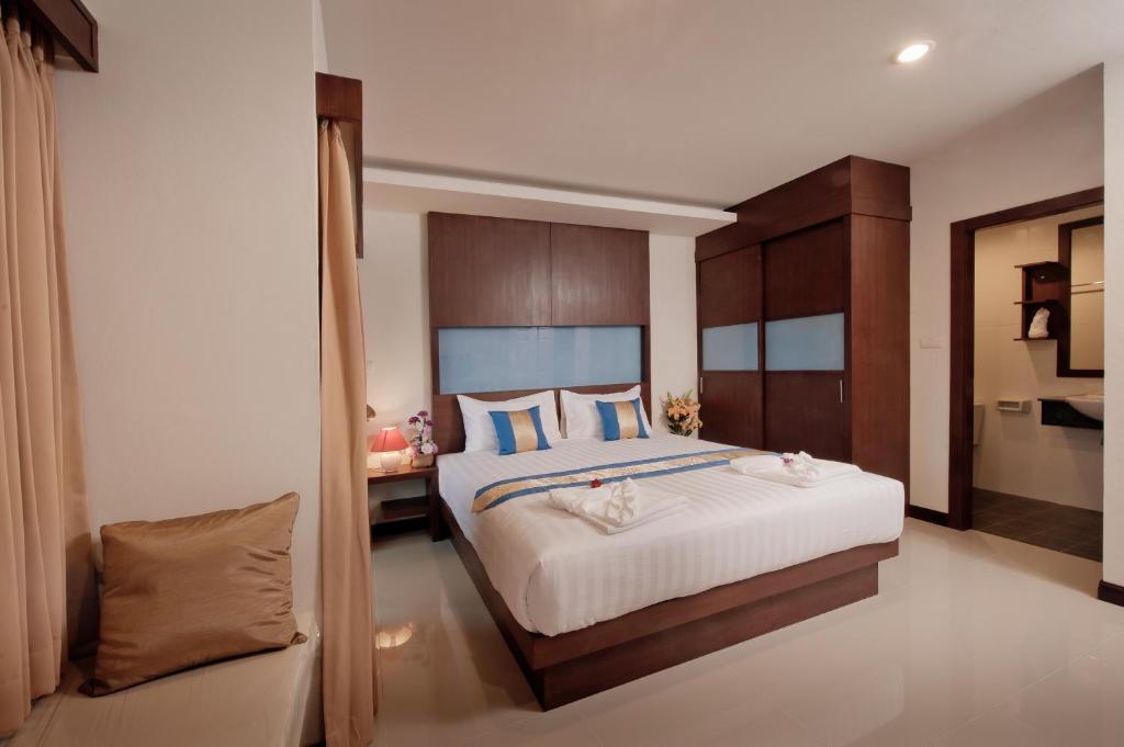 Hotel Blue Sky Patong Habitación foto
