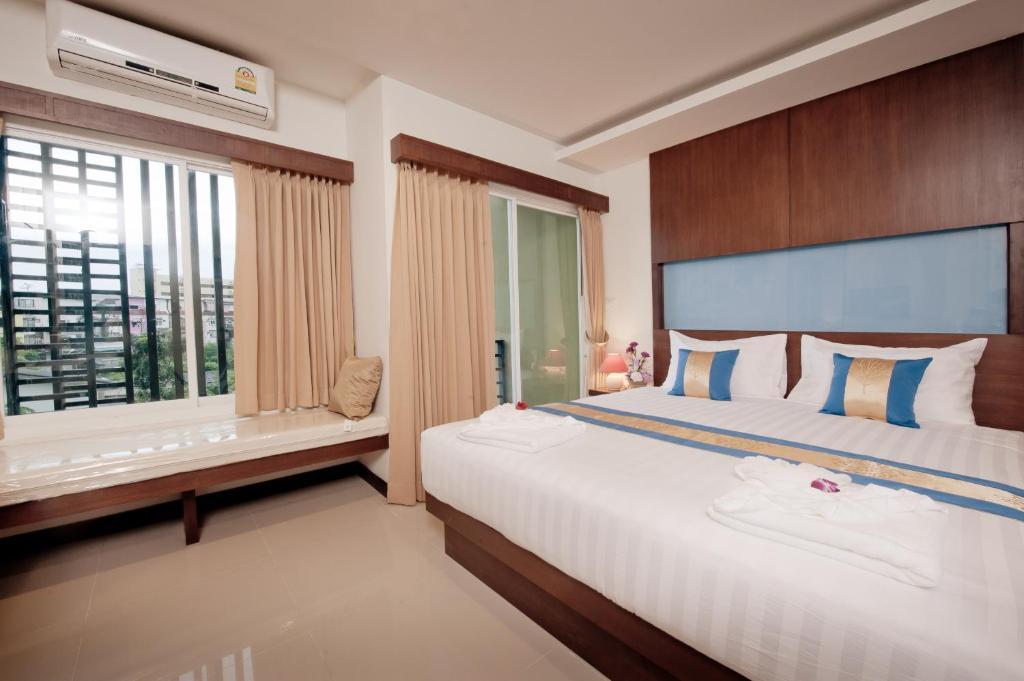 Hotel Blue Sky Patong Habitación foto