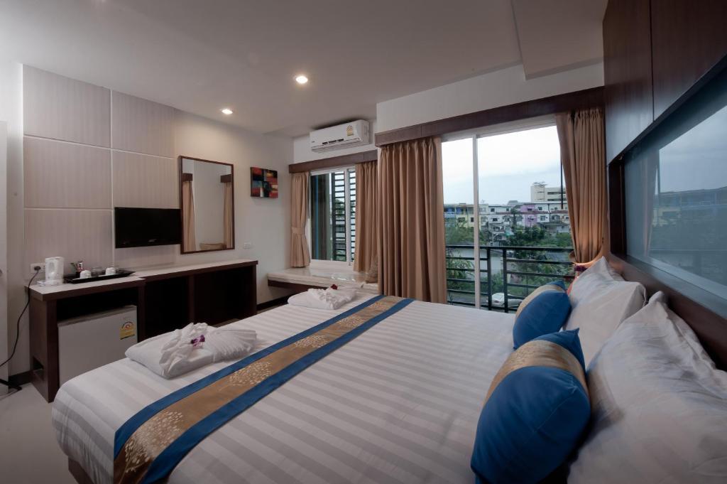 Hotel Blue Sky Patong Habitación foto