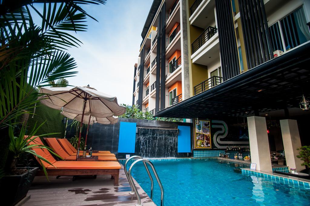 Hotel Blue Sky Patong Exterior foto